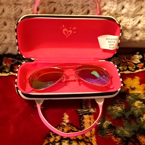 Girl's Tween Sunglasses with Case - Picture 1 of 8